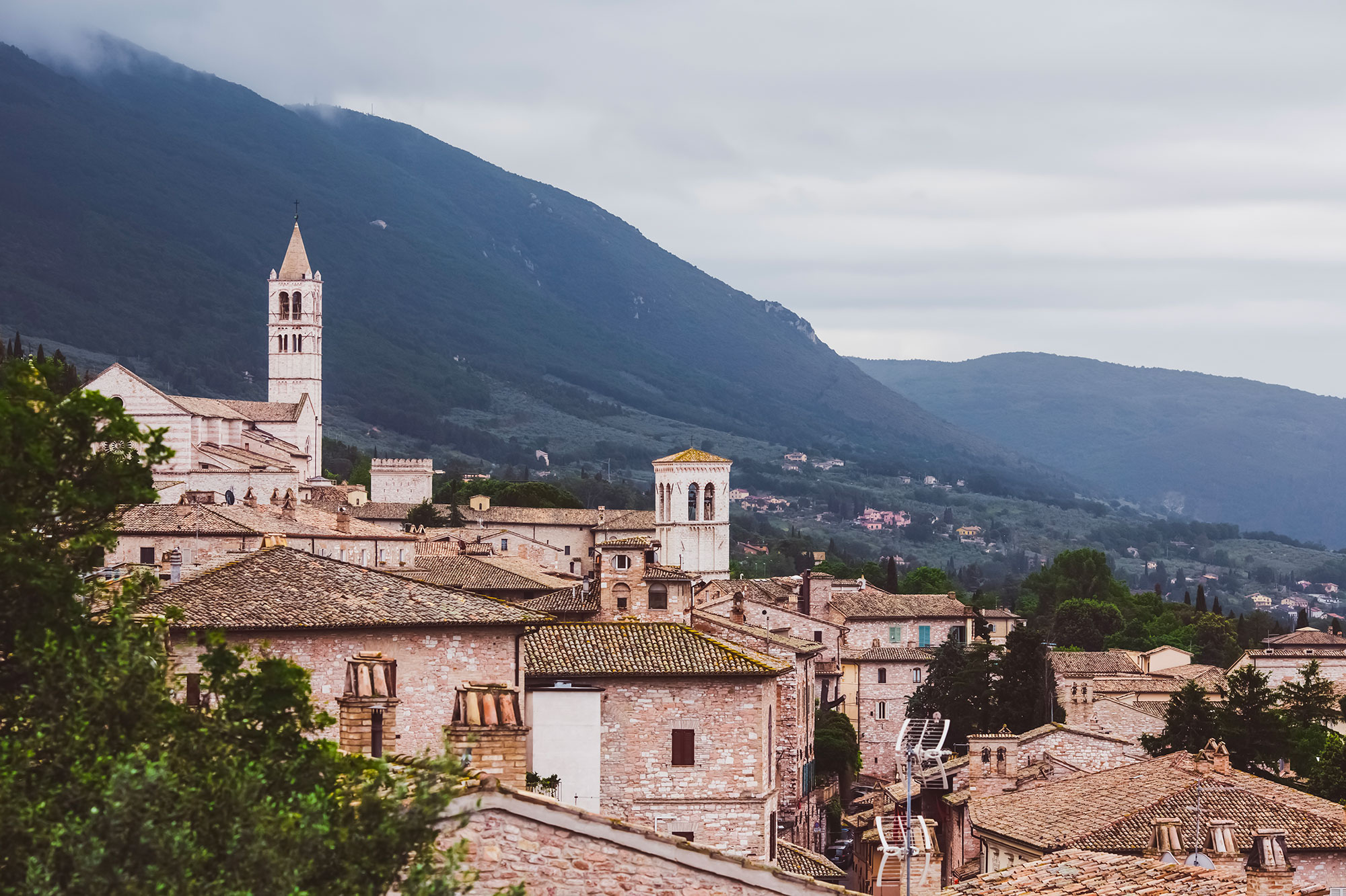 assisi-in-italy-cloudy-landscape-mountains-natu-2023-11-27-04-55-45-utc